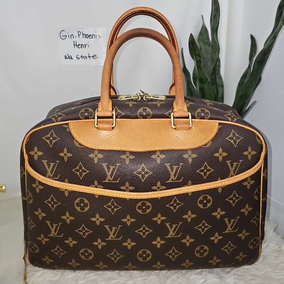 Louis Vuitton Handbags - 🔥 Beautiful Condition🔥 Authentic Louis Vuitton Deauville